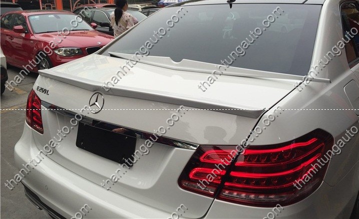 Đuôi gió thấp sát cốp cho Mercedes E Class W212 2011-2014