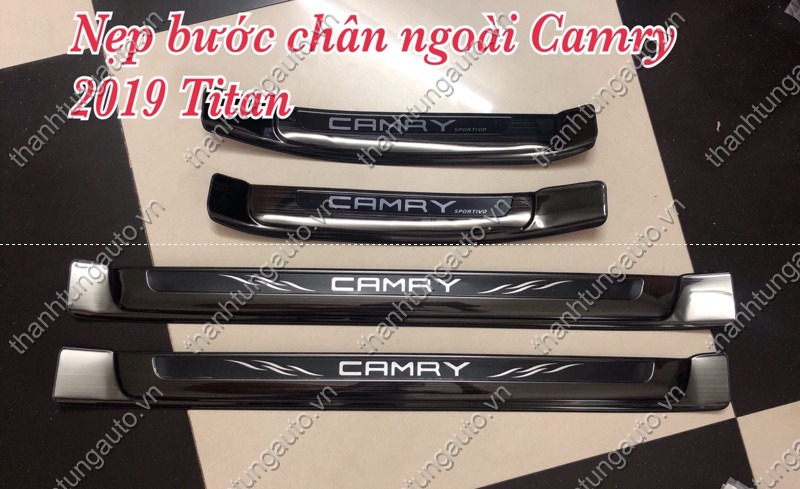 Nẹp bước chân ngoài titan cho xe Camry 2019