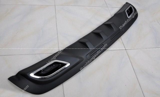 Lip sau chia 2 pô kiểu Lexus cho Focus 2008-2011 hatchback