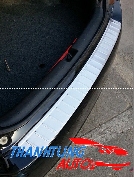 Nẹp chống xước cốp ngoài cho xe Outlander 2013 - 2015