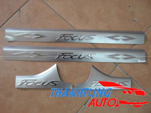 Nẹp bước chân chống xước phía trong cho xe Focus 2013-2018 (phần nhựa)