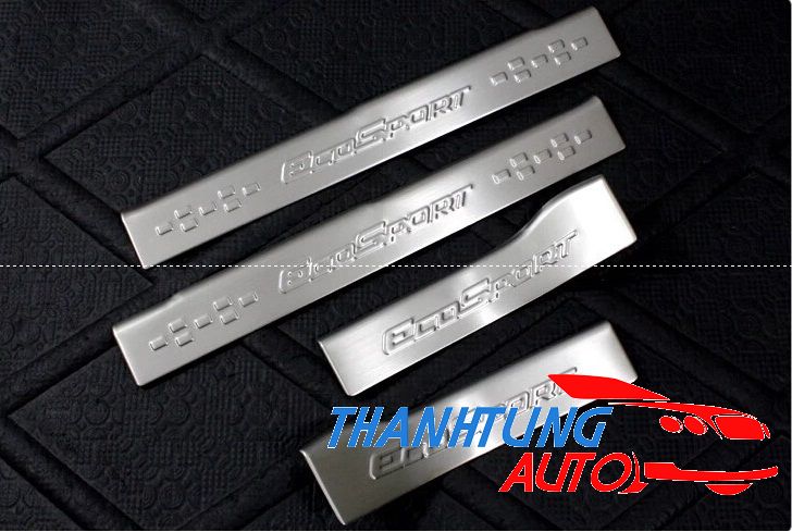 Nẹp bước chân chống xước phần nhựa cho xe Ecosport