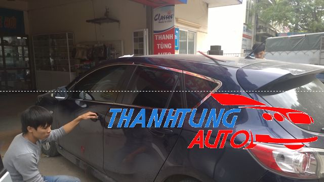 Nẹp chân kính, nẹp viền cong kính cho xe Mazda 3 Hatchback 2011 - 2013