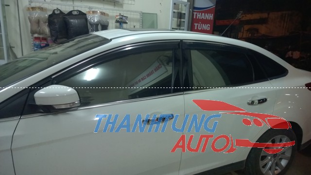 Vè che mưa viền xi mạ cao cấp cho xe Focus 2013(sedan)