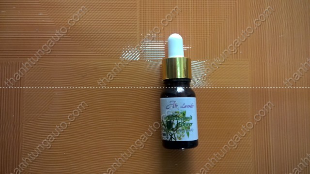 Tinh dầu khử mùi đổ thêm trên xe hơi hương tràm trà